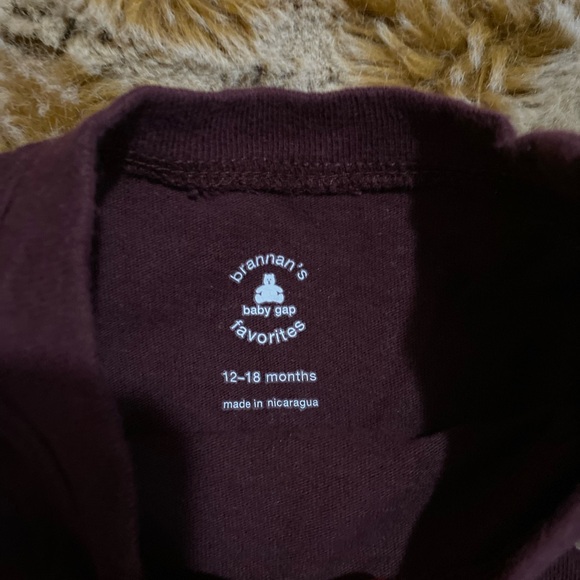 Baby Gap Brannans Favorite long sleeve airplane burgundy tee in 12-18 months - Picture 2 of 4